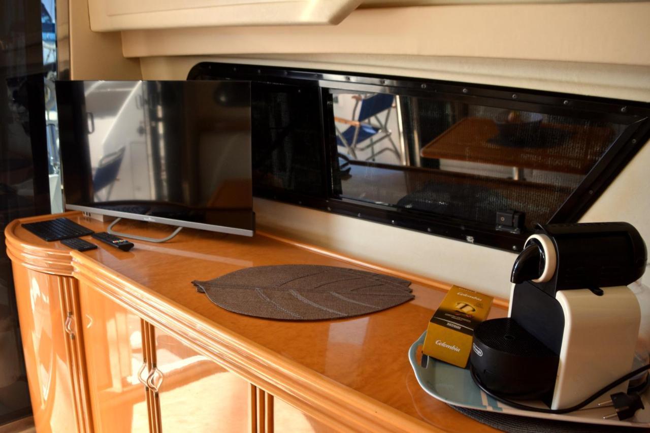 Luxury Yacht Kamikara Hotell San Miguel de Abona Eksteriør bilde